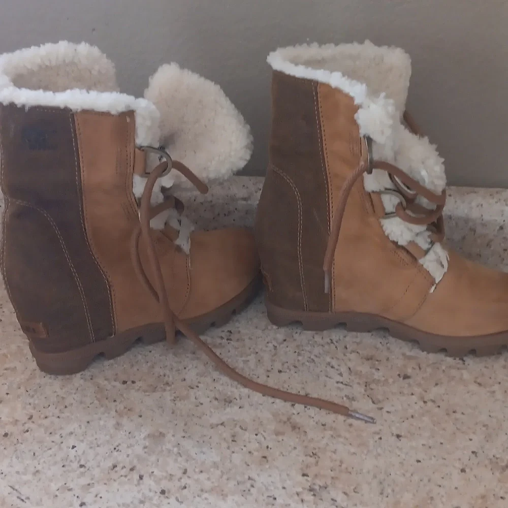 Sorel Women's Joan Of Artic Wedge Tan and Brown Lace-Up Shearling Winter Boots - Picture 2 of 5
